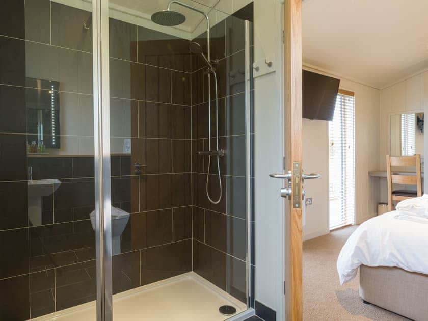 En-suite with large shower cubicle | Maple Lodge - South Downs Lodges, Hassocks