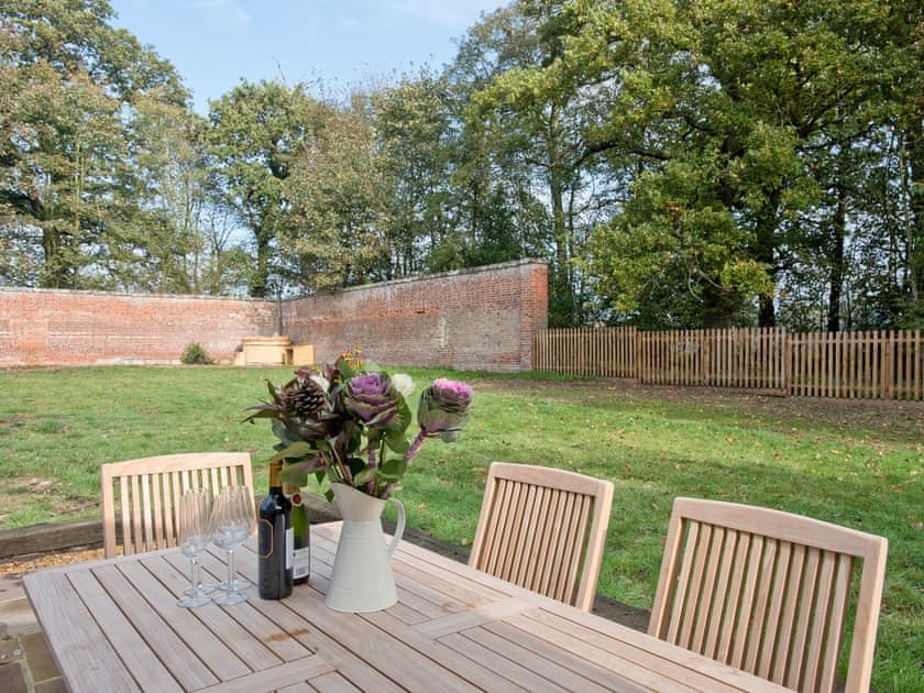Outdoor area with large garden | Estate Cottage, Worstead, near North Walsham