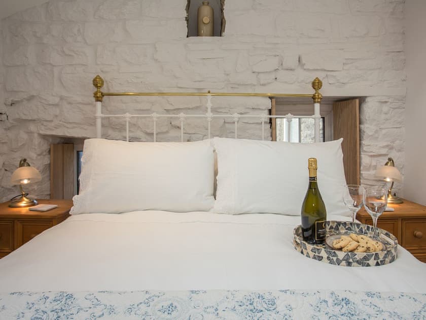 Double bedroom | Lyndhurst Cottage, Carlton-in-Coverdale, near Leyburn