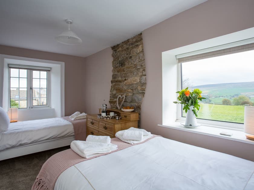Twin bedroom | Lyndhurst Cottage, Carlton-in-Coverdale, near Leyburn