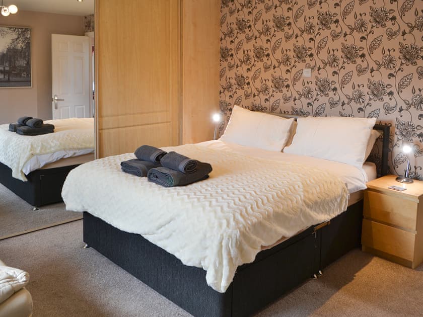 Relaxing en-suite master bedroom | Hawthorne House, Amble, near Warkworth