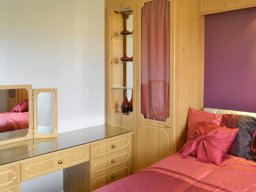 Dressing area within double bedroom | Hawthorne House, Amble, near Warkworth