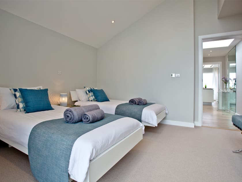 Twin bedroom | Penthouse at Fistral, Newquay