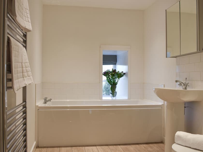 Bathroom with separate shower cubicle | Thistle Cottage, Carlton-in-Coverdale