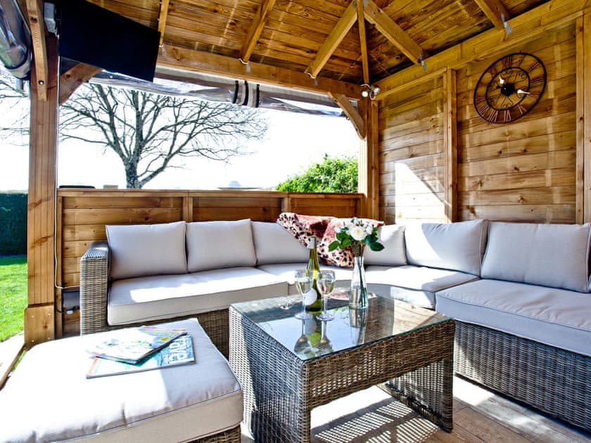 Sitting-out-area | Sunny Parkside, Paignton