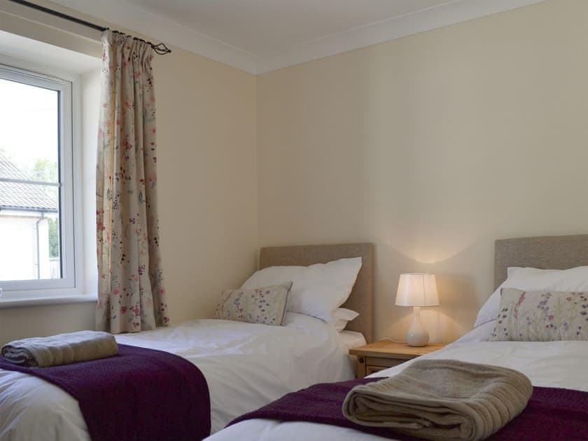 Comfy twin bedroom | The Old Bull Pen - Andover Lane Farm, Faberstown, near Andover