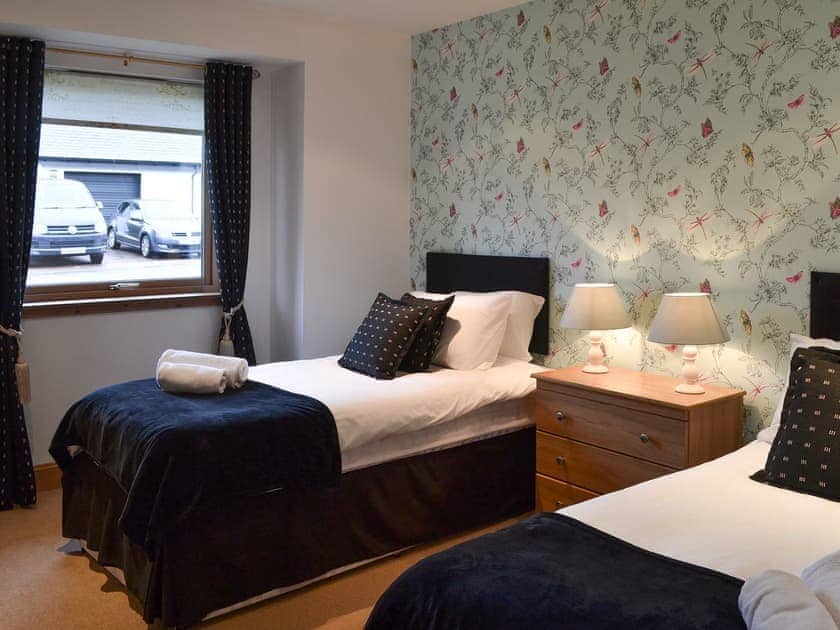 Delightful twin bedroom | Cairn View - Allt Mor Cottages, Aviemore