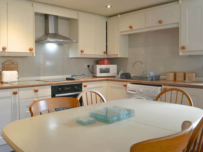 Delightful kitchen/ dining area | Eryri - The Old School, Caeathro, Caernarfon