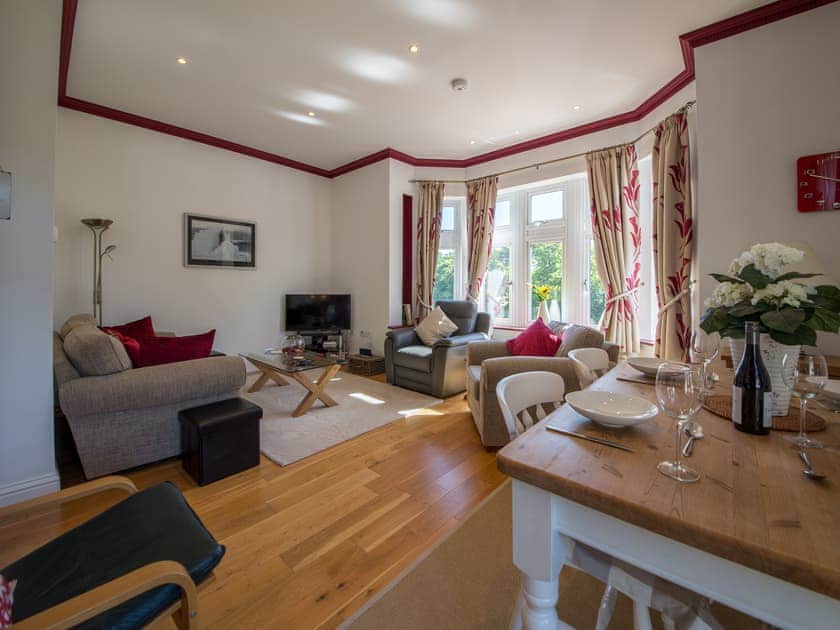 Living room/dining room | Apartment 6 - Shanklin Manor, Shanklin