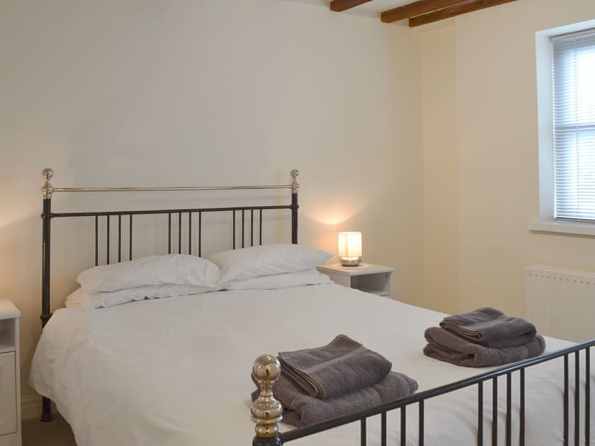 Comfortable double bedroom | The Old Stables, Standon