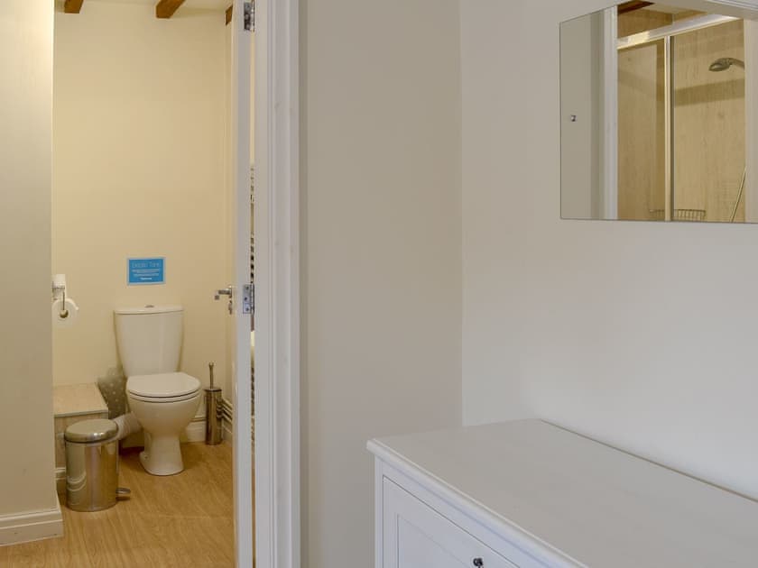 En-suite shower room | The Old Stables, Standon