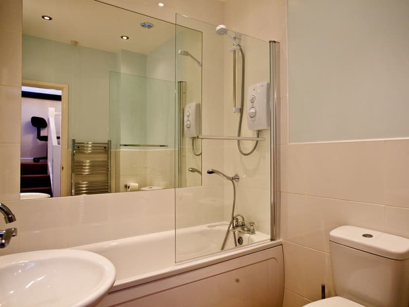 Bathroom | 3 Torwood Gables - Torwood Gables, Torquay