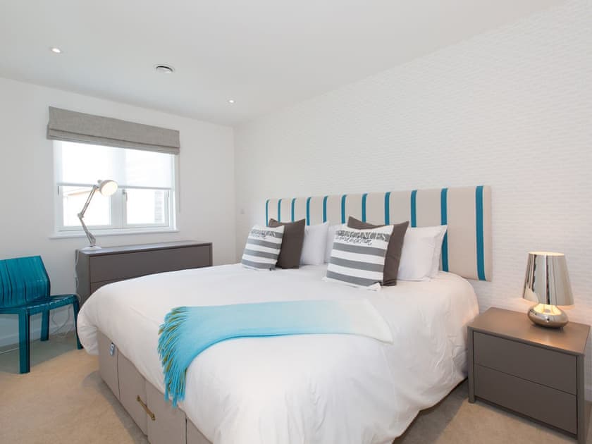 Relaxing double bedroom | Una Stannum 49 - St Ives Resort, St Ives