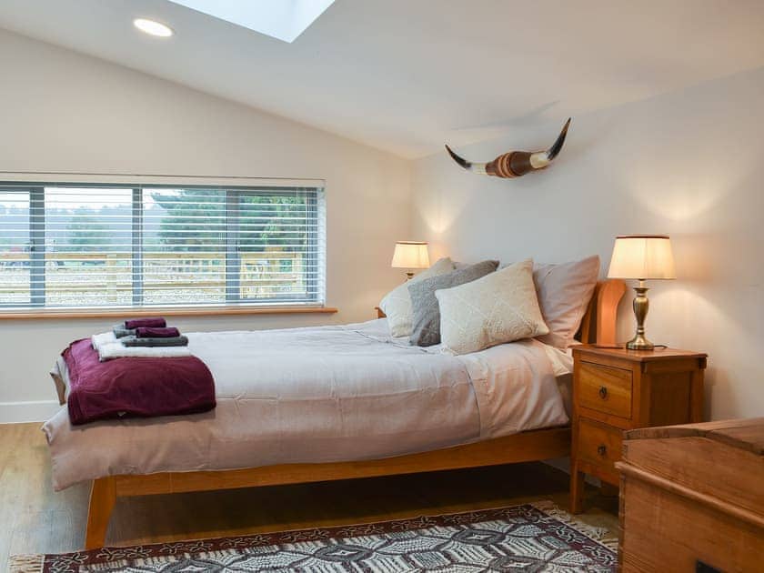 Welcoming double bedded room | Sid’s Place, Ringwood