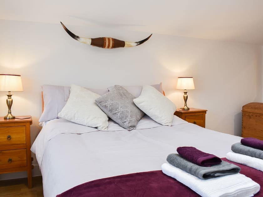Warm and cosy double bedroom | Sid’s Place, Ringwood