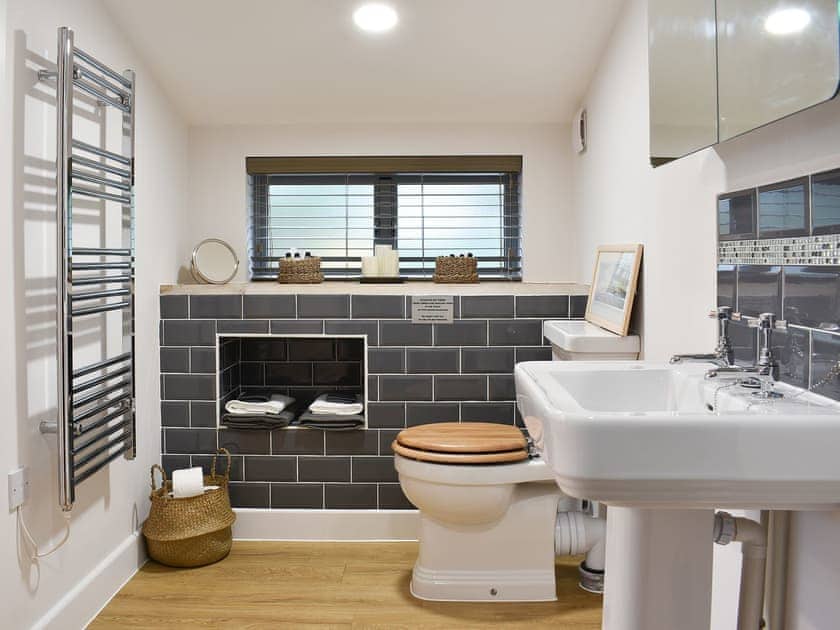 Gorgeous en-suite shower room with heated towel rail | Sid’s Place, Ringwood