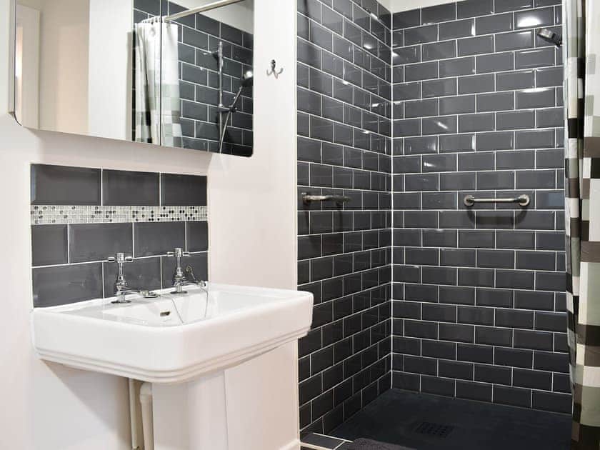 Tiled shower enclosure | Sid’s Place, Ringwood