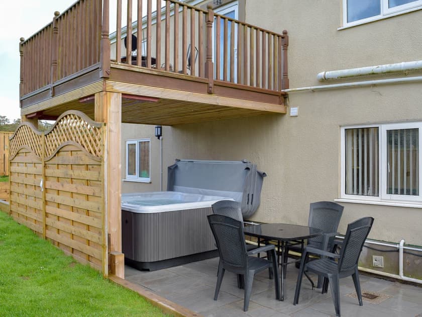 Private hot tub | Bryntowy - Tanylan Farm Cottages, Kidwelly