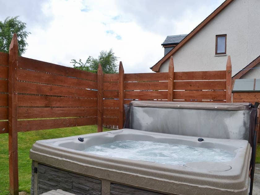 Hot tub | Clunnie Mor - Allt Mor Cottages, Aviemore