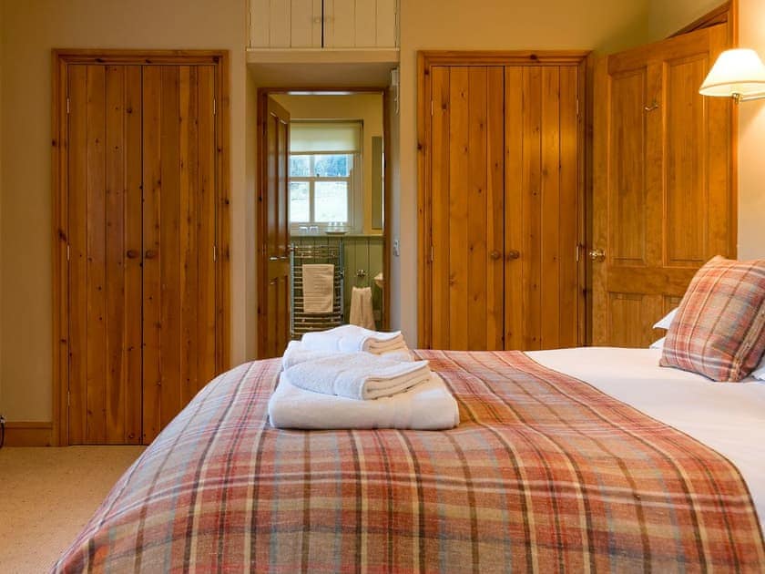 En-suite double bedroom, with shower room | The Gatehouse, Ambleside