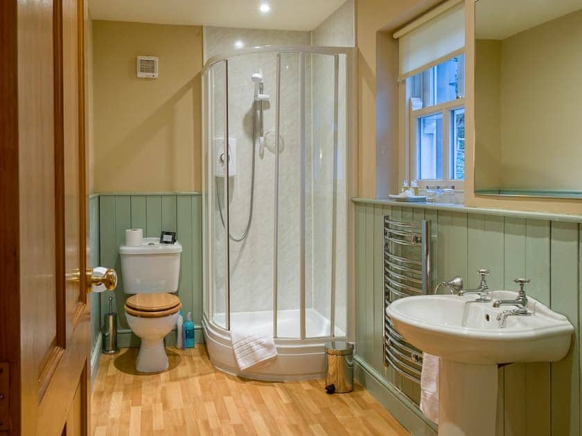 En-suite shower room | The Gatehouse, Ambleside