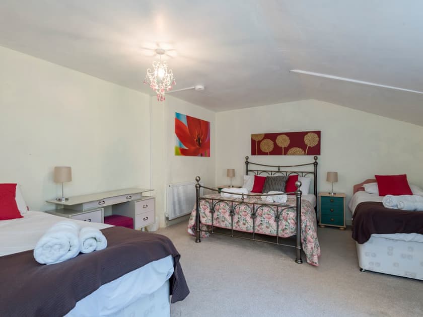 Double bedroom with twin beds | The Manor House - Manor Mews, Tattersett, near Fakenham