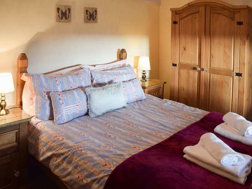 Welcoming double bedroom | Oak Cottage - Round Hill Farm, Kirkstone near Ambleside