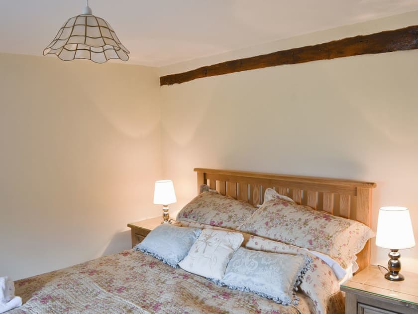 Inviting double bedded room | Oak Cottage - Round Hill Farm, Kirkstone near Ambleside