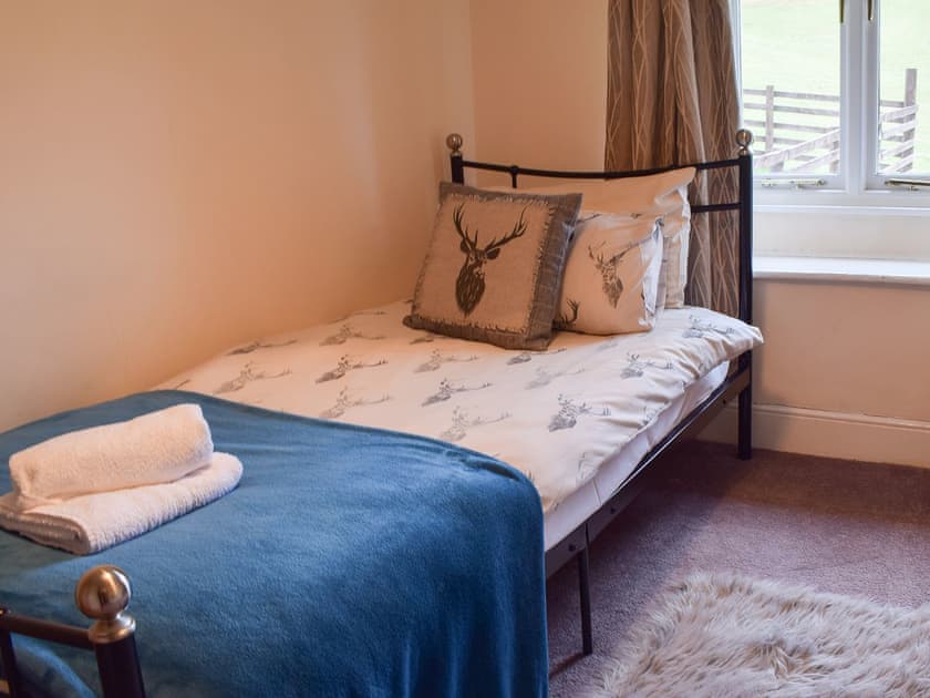 Cosy single bedroom | Oak Cottage - Round Hill Farm, Kirkstone near Ambleside