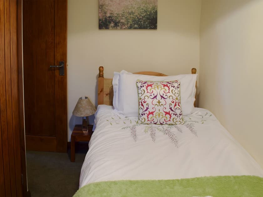 Comfy single bedroom | Hazel Cottage - Round Hill Farm, Kirkstone near Ambleside