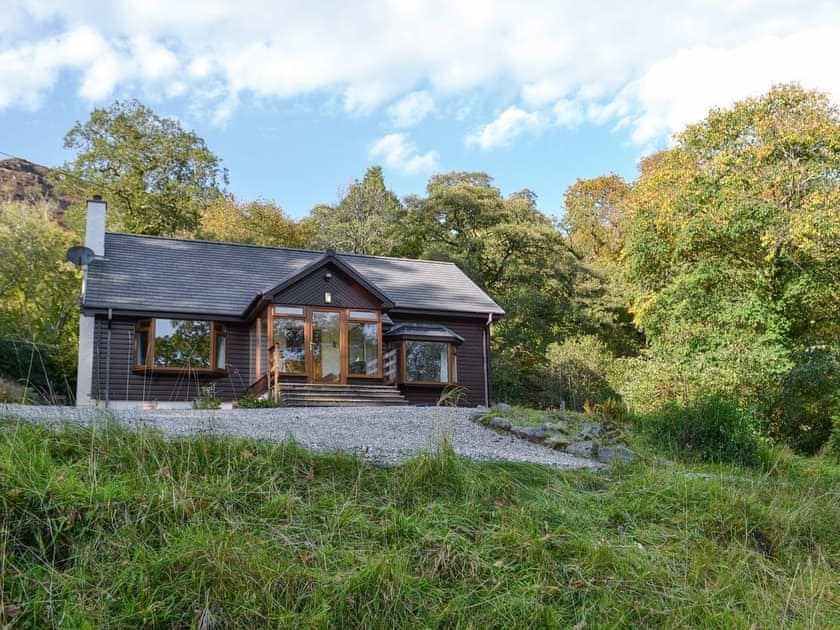 Lovely, spacious, detached property, with loch views | Rowan House, Camus Inas, Salen, near Acharacle