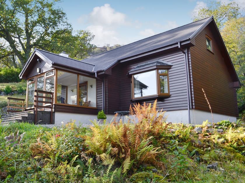 Lovely, spacious, detached property, with loch views | Rowan House, Camus Inas, Salen, near Acharacle
