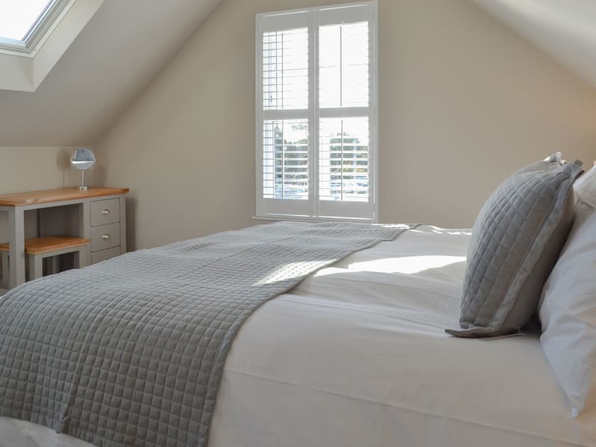 Bedroom with zip and link twin beds | The Station House - Station House Cottages, Upper Poppleton, near York