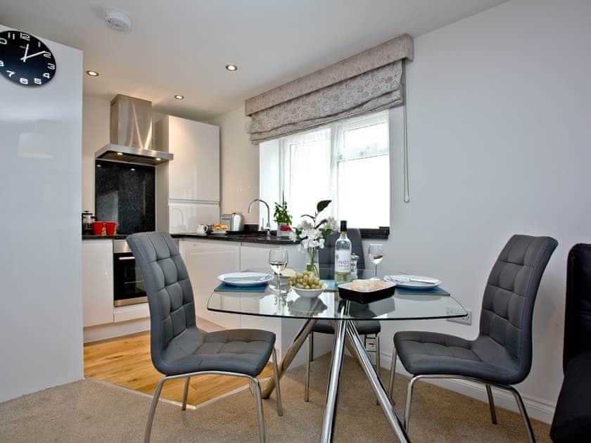 Dining Area | Drake’s Den, Plymouth