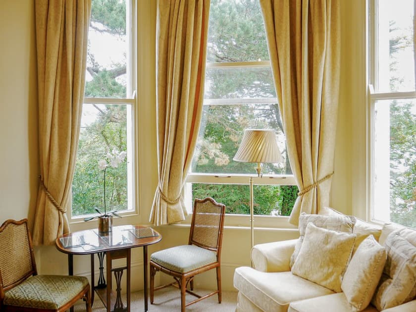 Comfortable studio accommodation | Apartment 5 - Muntham Holiday Apartments, Torquay