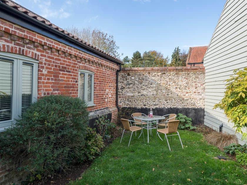Enclosed courtyard with sitting-out area | The Hayloft - Manor Mews, Tattersett, near Fakenham