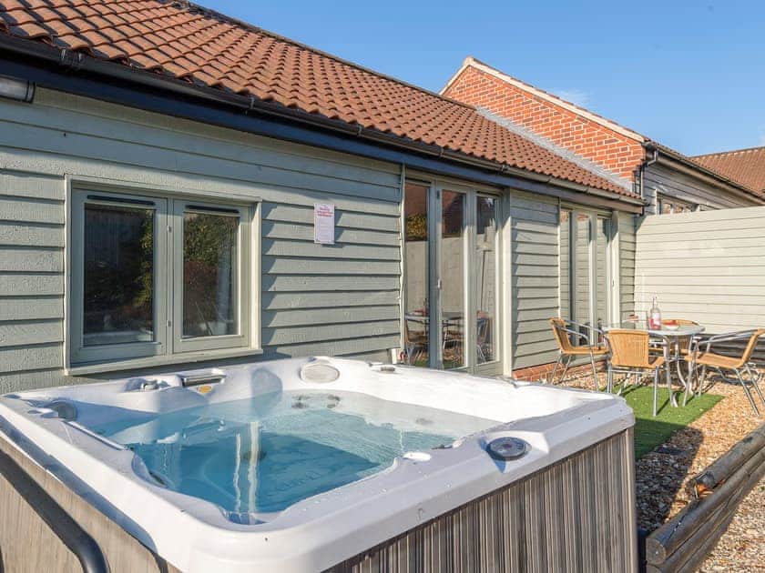 Private hot tub for 4 | The Milking Parlour - Manor Mews, Tattersett, near Fakenham