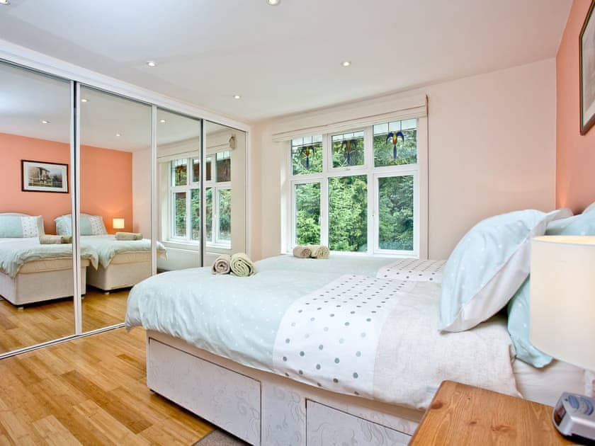 Twin bedroom | Oldway Apartment, Paignton
