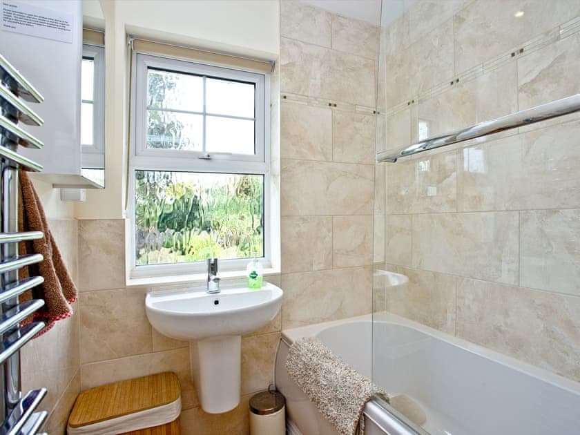 Bathroom | Oldway Apartment, Paignton