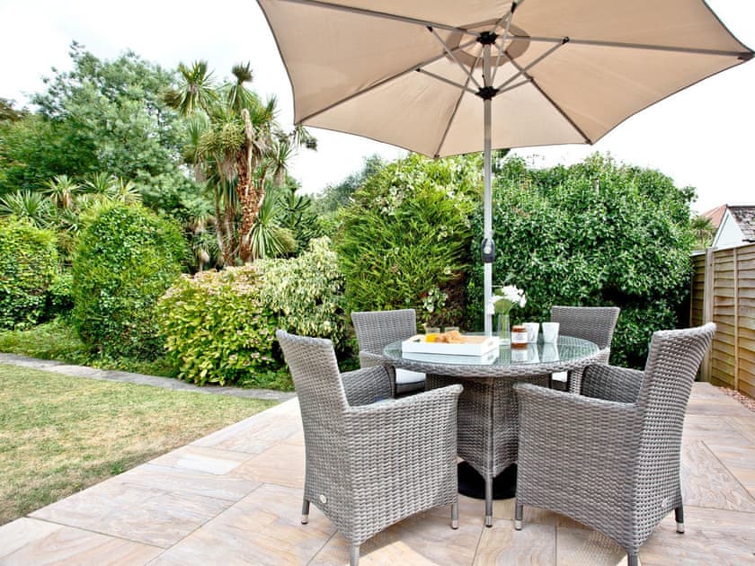 Sitting-out-area | Oldway Apartment, Paignton