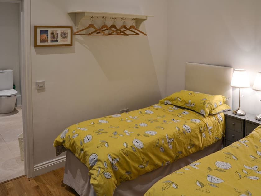 Double or twin bedroom with en-suite | Blyth Green Stable, Wacton, near Long Stratton