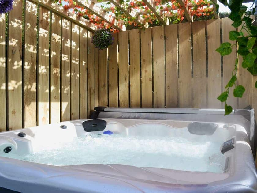 Relaxing hot tub | Dyffryn Haidd - Afan Holiday Cottages, llanafan/Aberystwyth