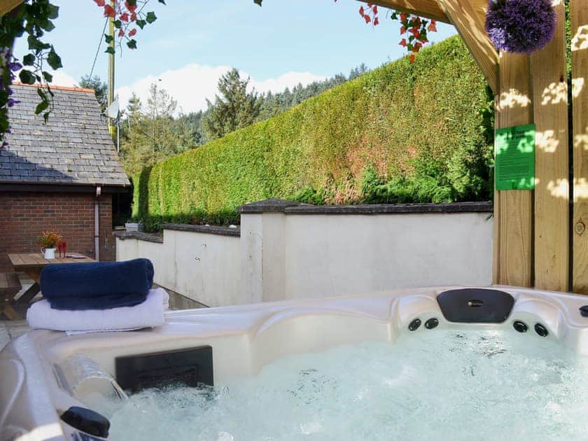 Relaxing hot tub | Dyffryn Haidd - Afan Holiday Cottages, llanafan/Aberystwyth