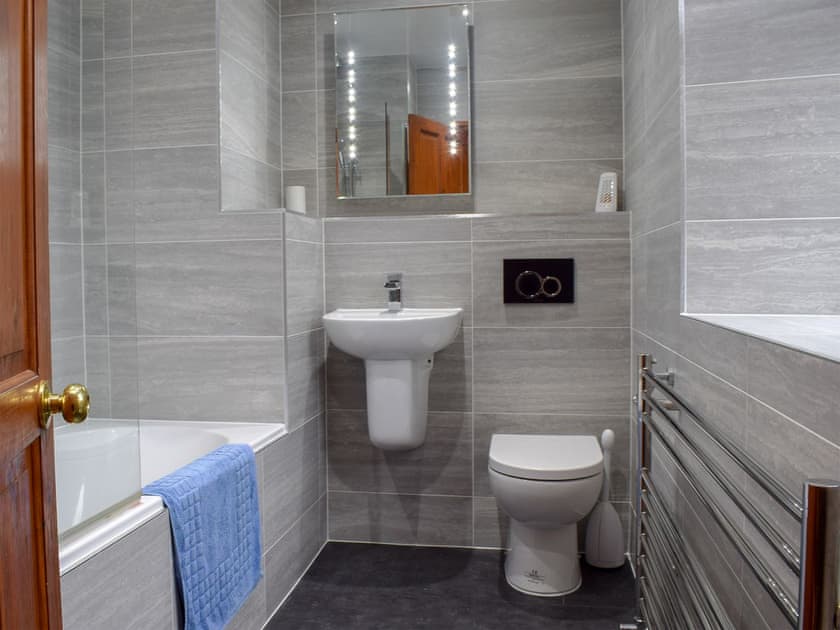 Bathroom | Bede’s Cottage, Windermere