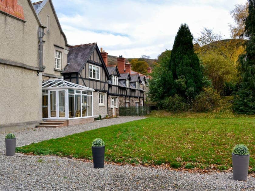 Self-contained wing of the delightful owner’s house | The East Wing at Grove Hall, Bodfari, near Denbigh