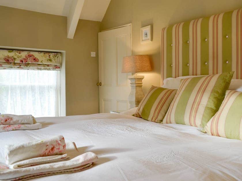 Relaxing master bedroom | Bridge House, Helmsley