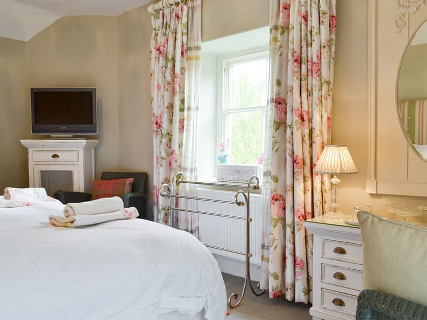 Spacious master bedroom | Bridge House, Helmsley