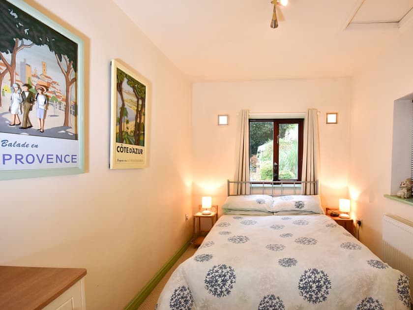 Warm and welcoming double bedroom | South Lodge Cottage, Worthington, near Standish