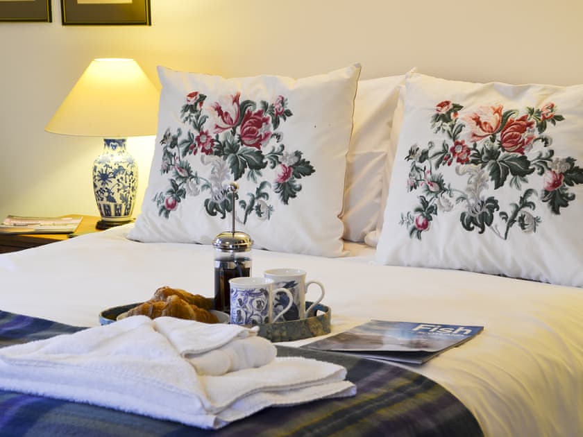 Double bedroom with en-suite shower room  | Coulags Croft, Coulags, Strathcarron