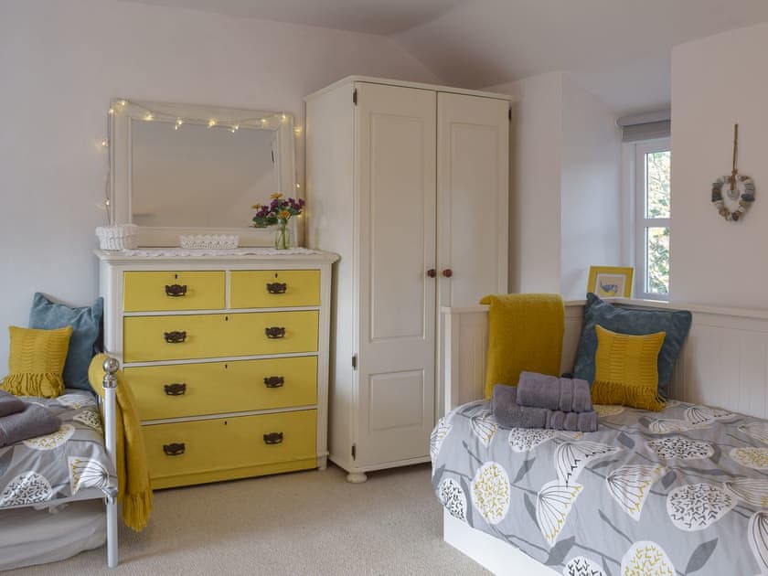 Twin bedroom | Woodlands Cottage, Hook, near Haverfordwest